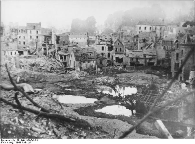 Normandie Front [1944] St. Lô. Ein schwerbeschädigtes Stadtviertel. 